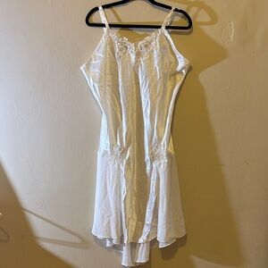 Chic White Lace Chemise